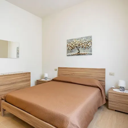 Apartment Comfy With Private Garden And Parking!
