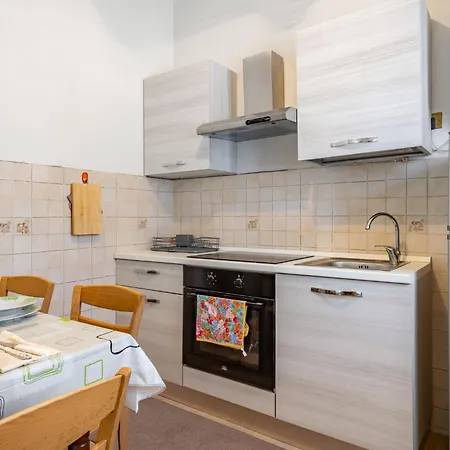 Apartment Comfy With Private Garden And Parking! Lucca
