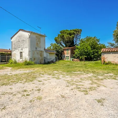 Comfy With Private Garden And Parking! Apartment *