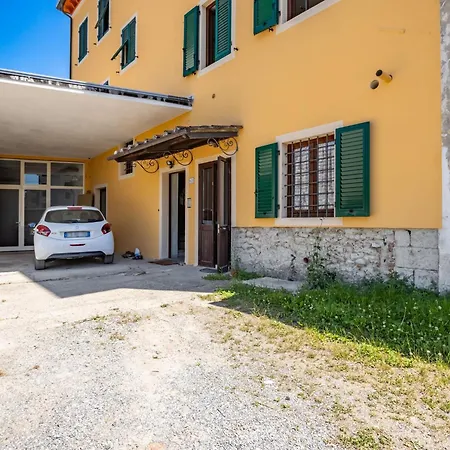 Apartment Comfy With Private Garden And Parking!